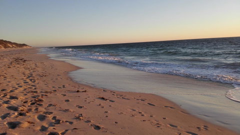 Alkimos Beach Cottage - Hotel QLD 6