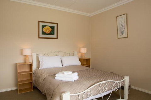 Yvonnes Rest Holiday Home - Hotel QLD 5