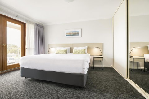 Nightcap At The Ship Inn - Hotel QLD 17