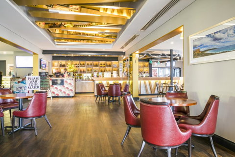 Nightcap At The Ship Inn - Hotel QLD 10