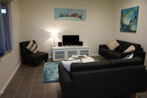 Exmouth 4 Escape - Hotel QLD 9