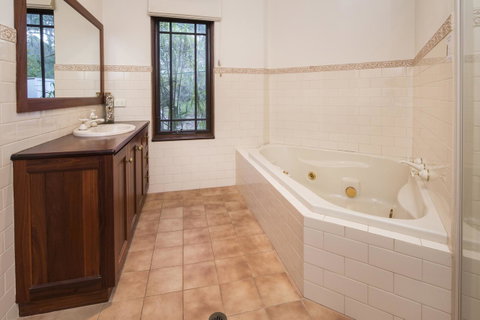 53 Martina Drive - Hotel QLD 20