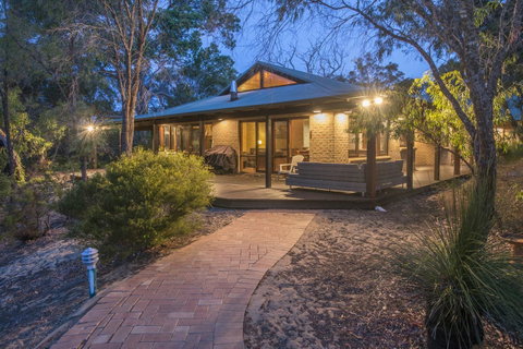 53 Martina Drive - Hotel QLD 3
