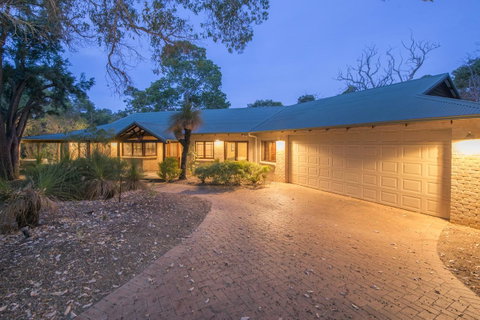 53 Martina Drive - Hotel QLD 6