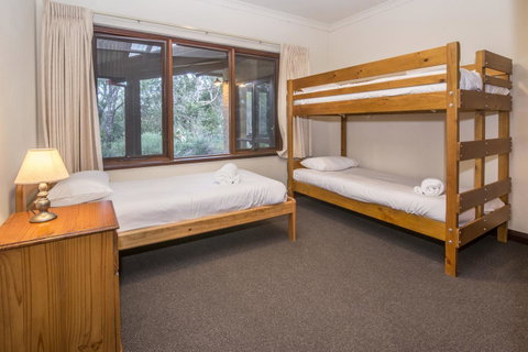 53 Martina Drive - Hotel QLD 25