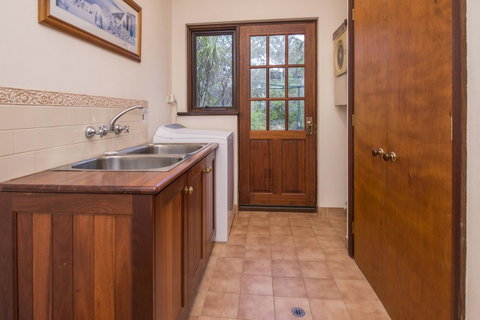 53 Martina Drive - Hotel QLD 27