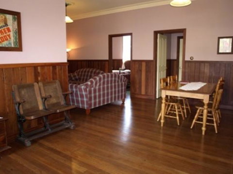 Pemberton Old Picture Theatre Holiday Apartments - Hotel QLD 30