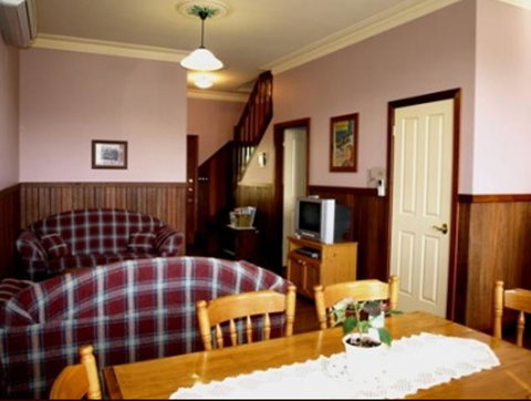 Pemberton Old Picture Theatre Holiday Apartments - Hotel QLD 3