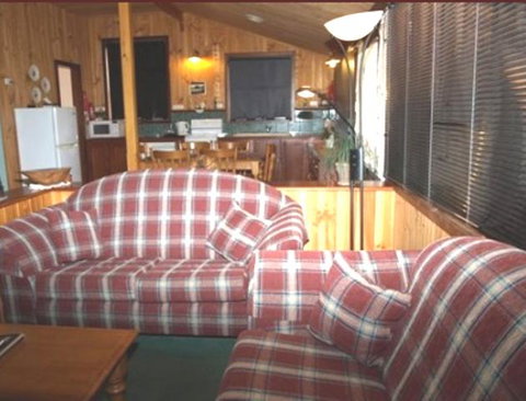 Pemberton Old Picture Theatre Holiday Apartments - Hotel QLD 8