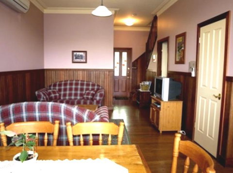 Pemberton Old Picture Theatre Holiday Apartments - Hotel QLD 5