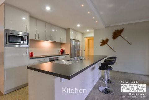 13 Learmonth Street - Close To Town Centre - Hotel QLD 3