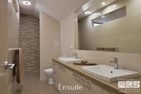 7 Kestrel Place - Hotel QLD 13