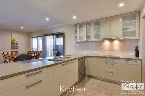 7 Kestrel Place - Hotel QLD 6