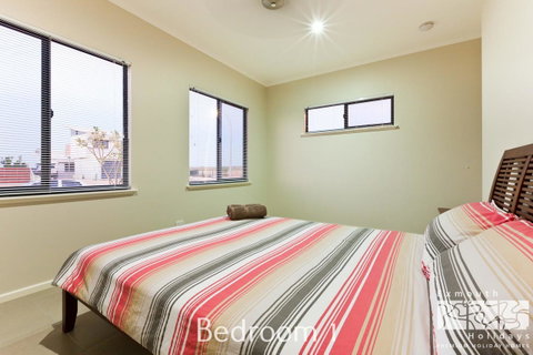 3 Kestrel Place - Hotel QLD 9