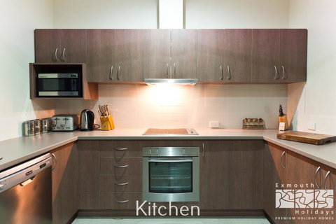 3 Kestrel Place - Hotel QLD 7