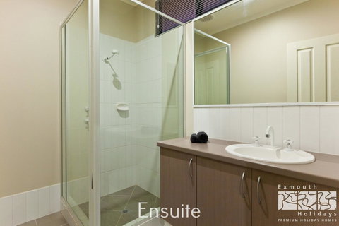 3 Kestrel Place - Hotel QLD 10