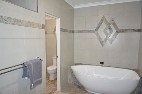 27 Corella Court - Hotel QLD 22