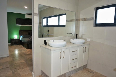 27 Corella Court - Hotel QLD 21