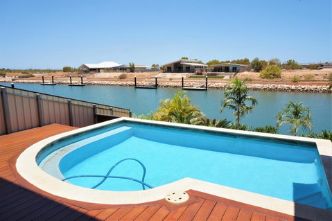 27 Corella Court - Hotel QLD 28