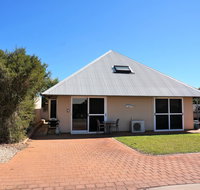 Osprey Holiday Village Unit 103/1 Bed - Perfect short stay apartment with King size bed - Hotel QLD