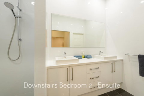 32 Corella Court - Hotel QLD 9