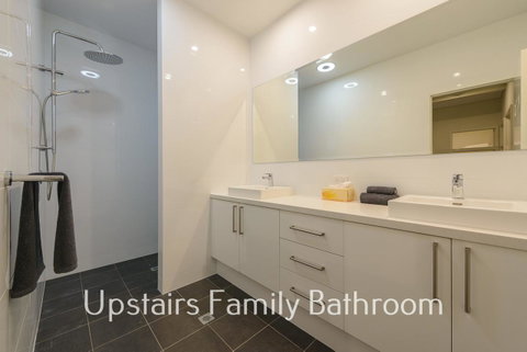 32 Corella Court - Hotel QLD 17