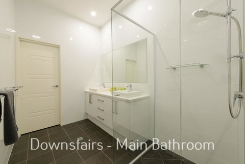 32 Corella Court - Hotel QLD 10