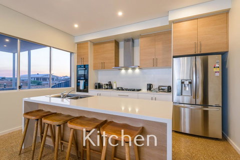 32 Corella Court - Hotel QLD 4