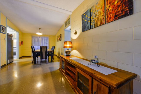 30 Kennedy Street - Hotel QLD 8