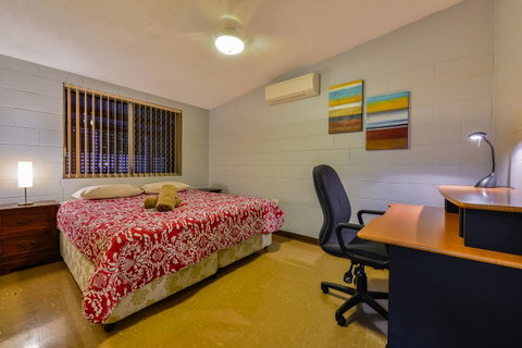 30 Kennedy Street - Hotel QLD 15