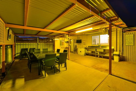 30 Kennedy Street - Hotel QLD 20