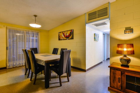 30 Kennedy Street - Hotel QLD 9