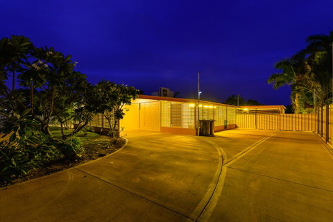 30 Kennedy Street - Hotel QLD 23