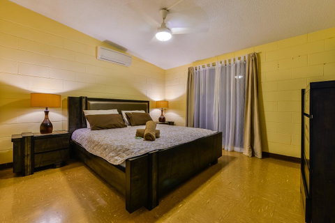 30 Kennedy Street - Hotel QLD 12