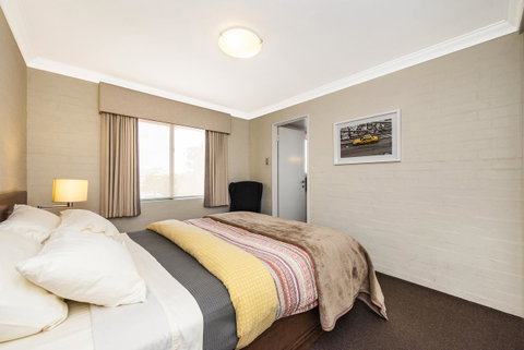 Subiaco Village 18 - Hotel QLD 11