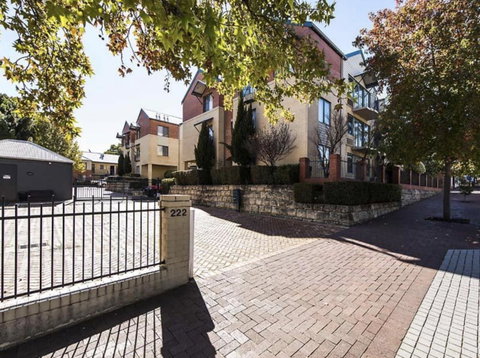Subiaco Village 18 - Hotel QLD 20