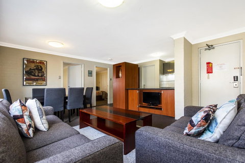 Subiaco Village 18 - Hotel QLD 1