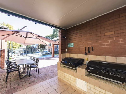 Subiaco Village 18 - Hotel QLD 19