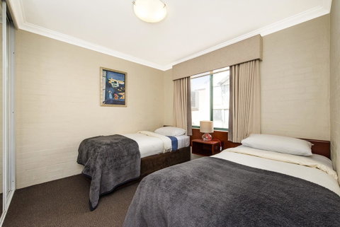 Subiaco Village 18 - Hotel QLD 17