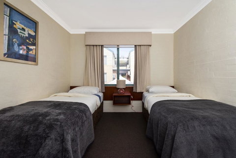 Subiaco Village 18 - Hotel QLD 16