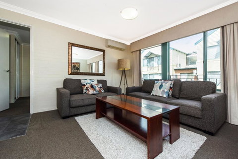 Subiaco Village 18 - Hotel QLD 3