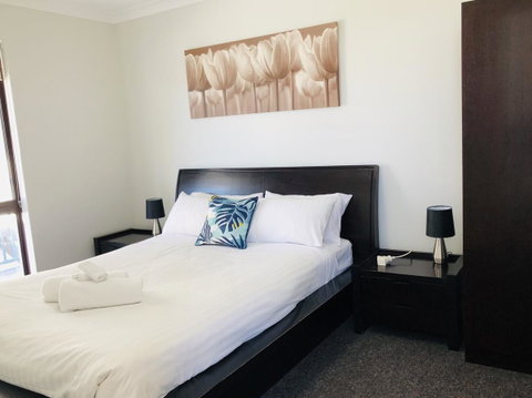 West Beach Lagoon 213 - Corner Unit! - Hotel QLD 4