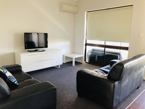 West Beach Lagoon 213 - Corner Unit! - Hotel QLD 3