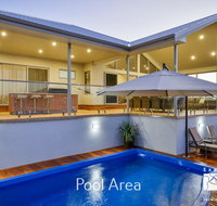 27 Kestrel Place - With Pool and Jetty - Hotel QLD
