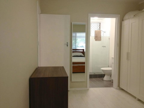 Townshend Rd - Hotel QLD 13