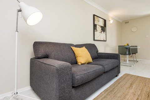 Townshend Rd - Hotel QLD 40