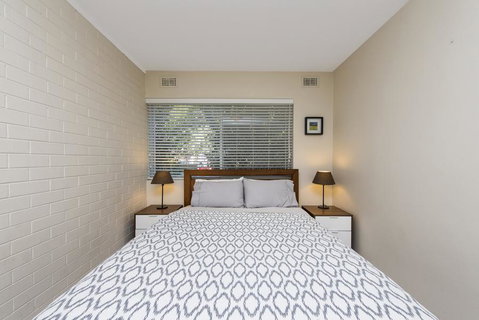 Townshend Rd - Hotel QLD 21