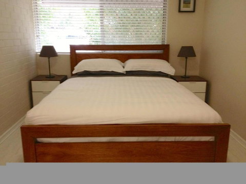 Townshend Rd - Hotel QLD 17