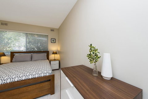 Townshend Rd - Hotel QLD 23
