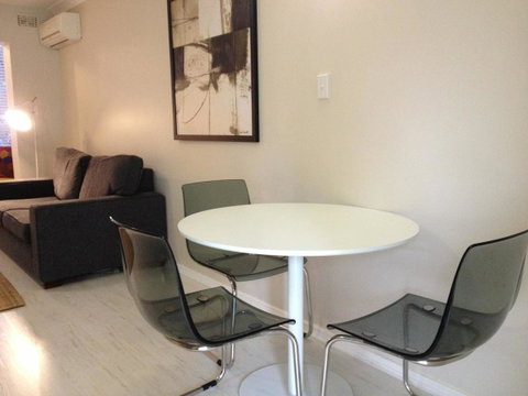 Townshend Rd - Hotel QLD 4